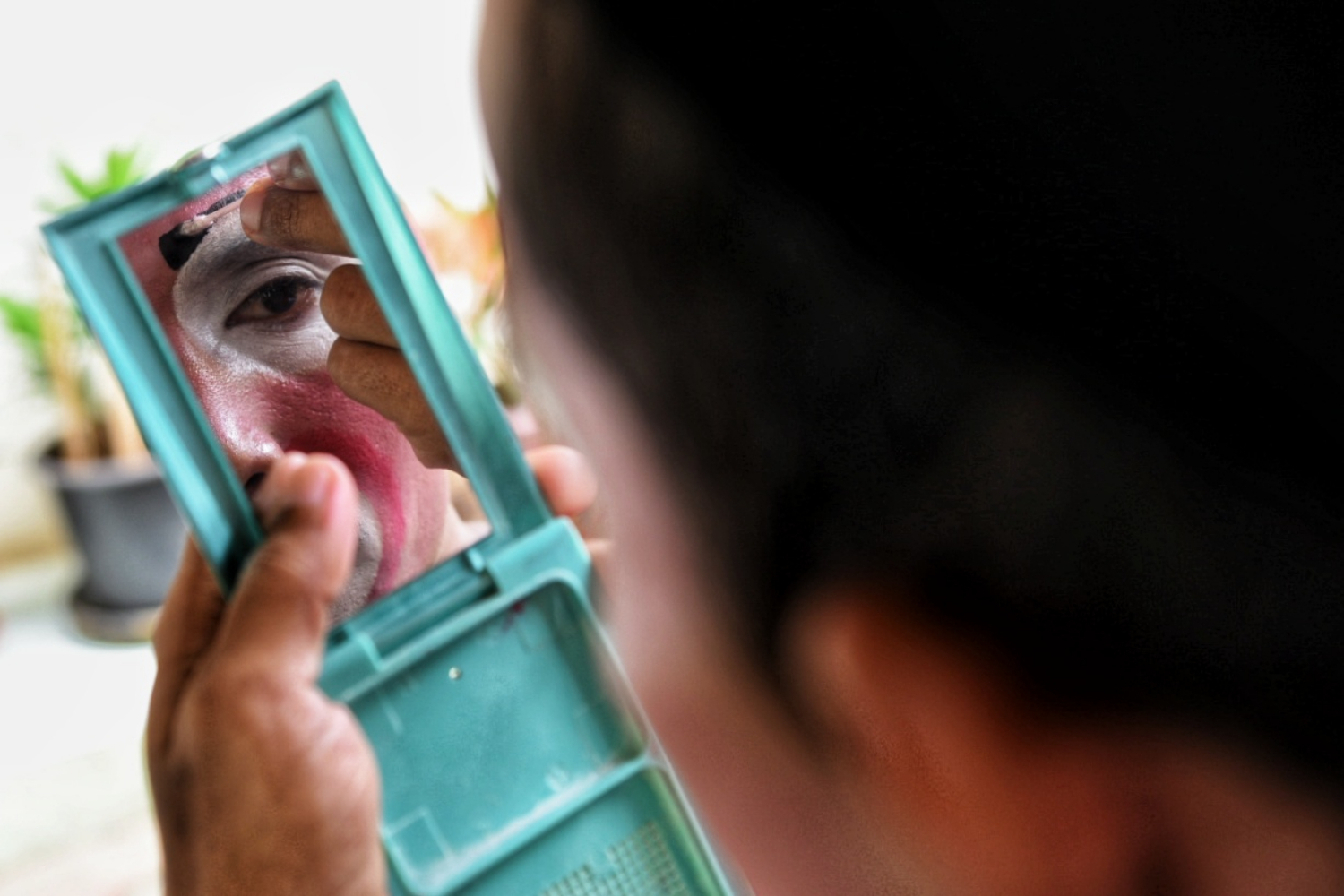 Badut Syariah tak Tersurut oleh Wabah