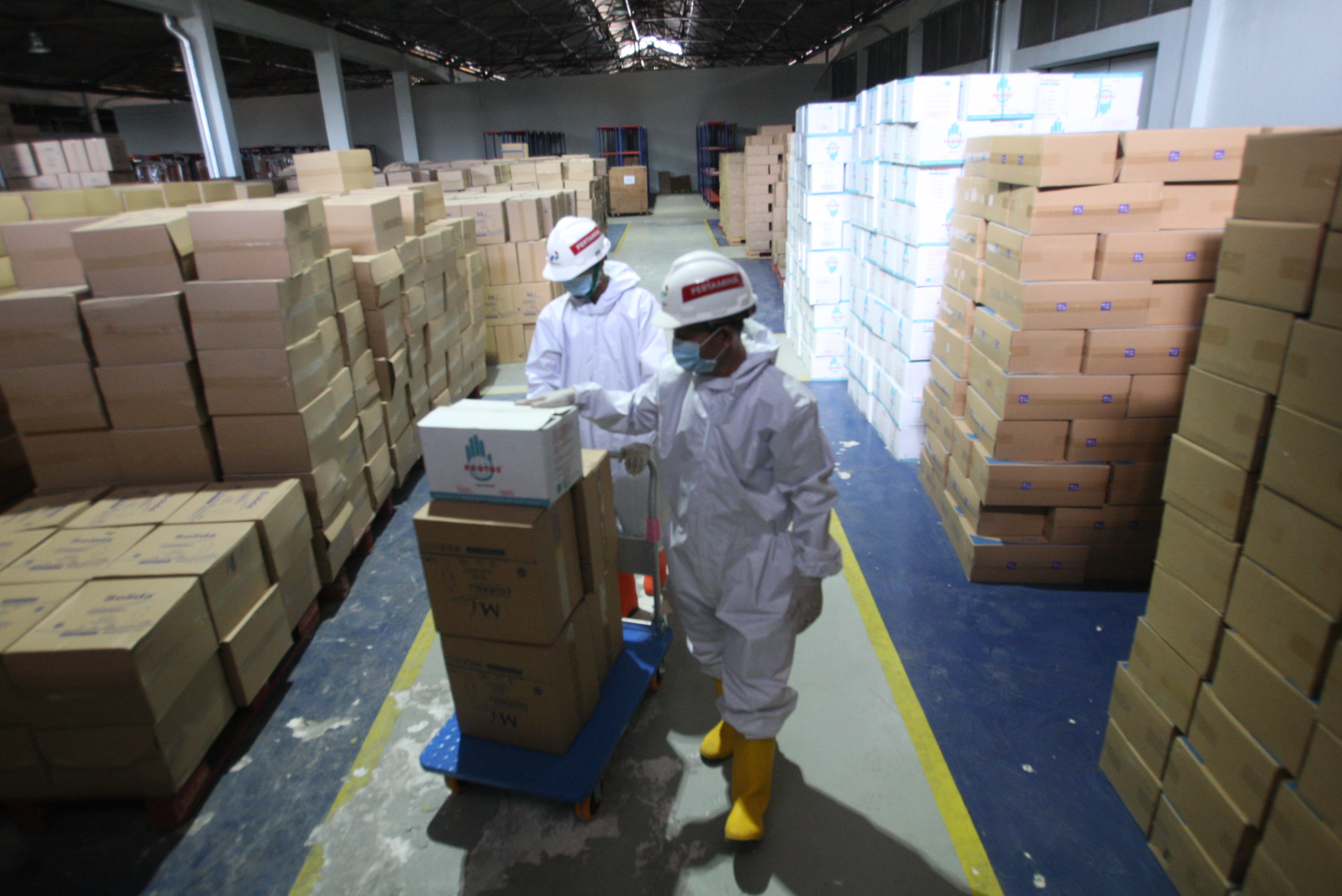 Pertamina Distribusikan 185 Ribu APD 