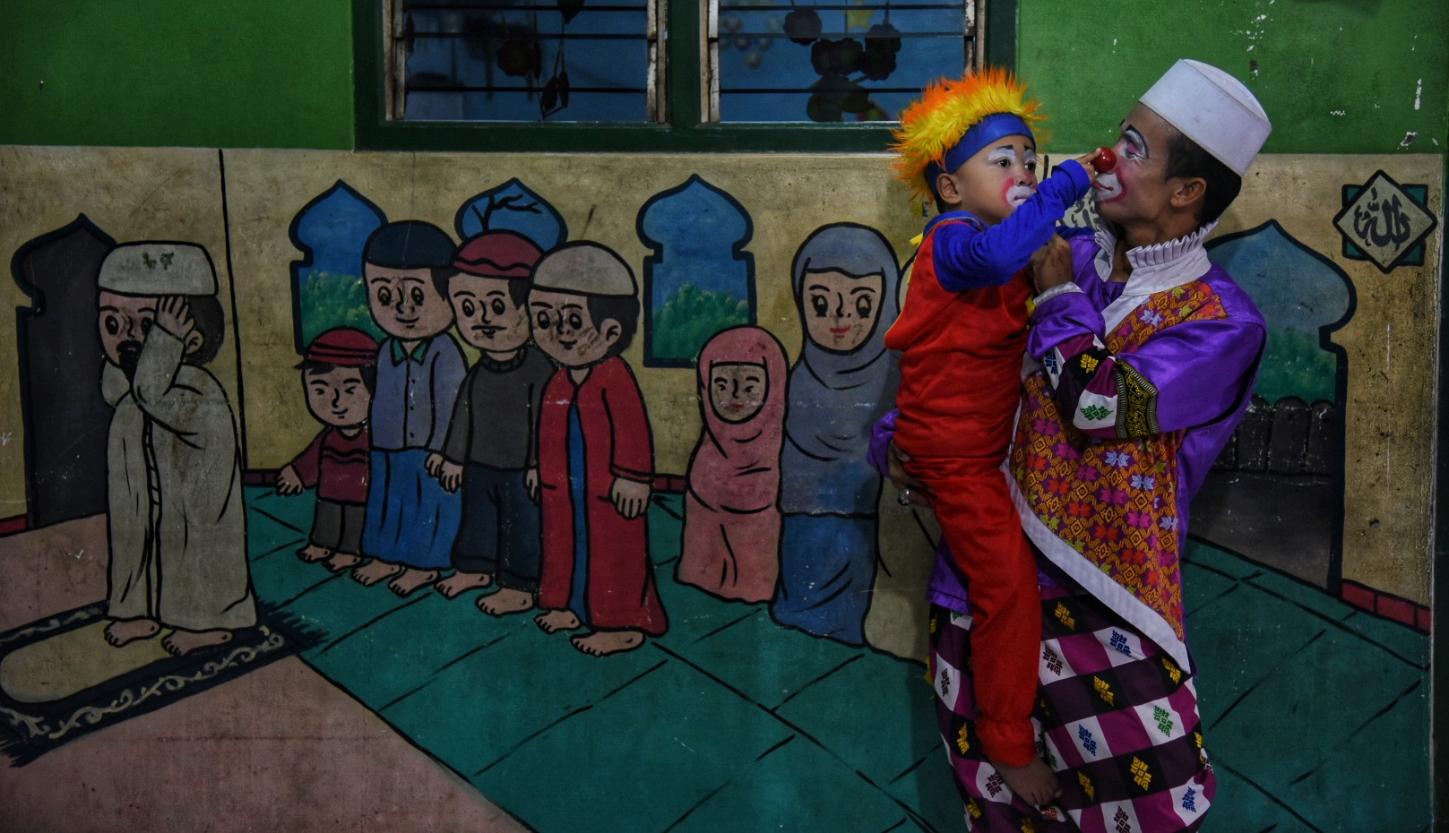 Badut Syariah tak Tersurut oleh Wabah