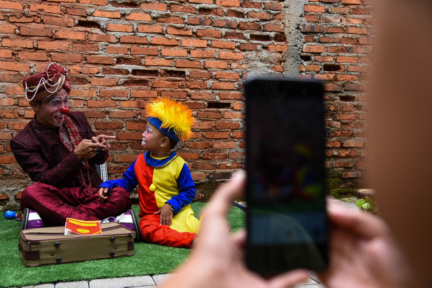 Badut Syariah tak Tersurut oleh Wabah