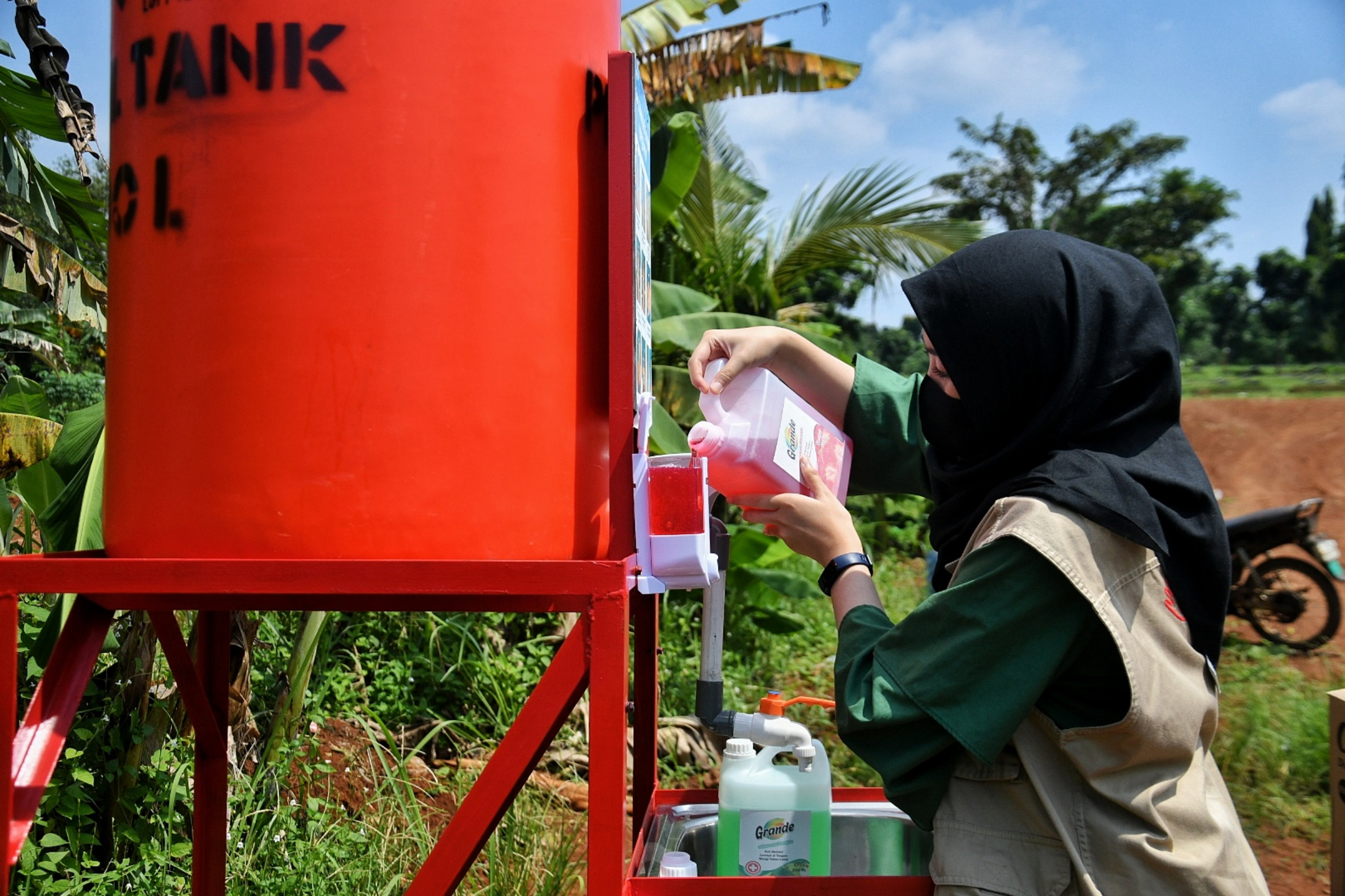 Tenda Istirahat untuk Petugas Pemakaman Covid-19