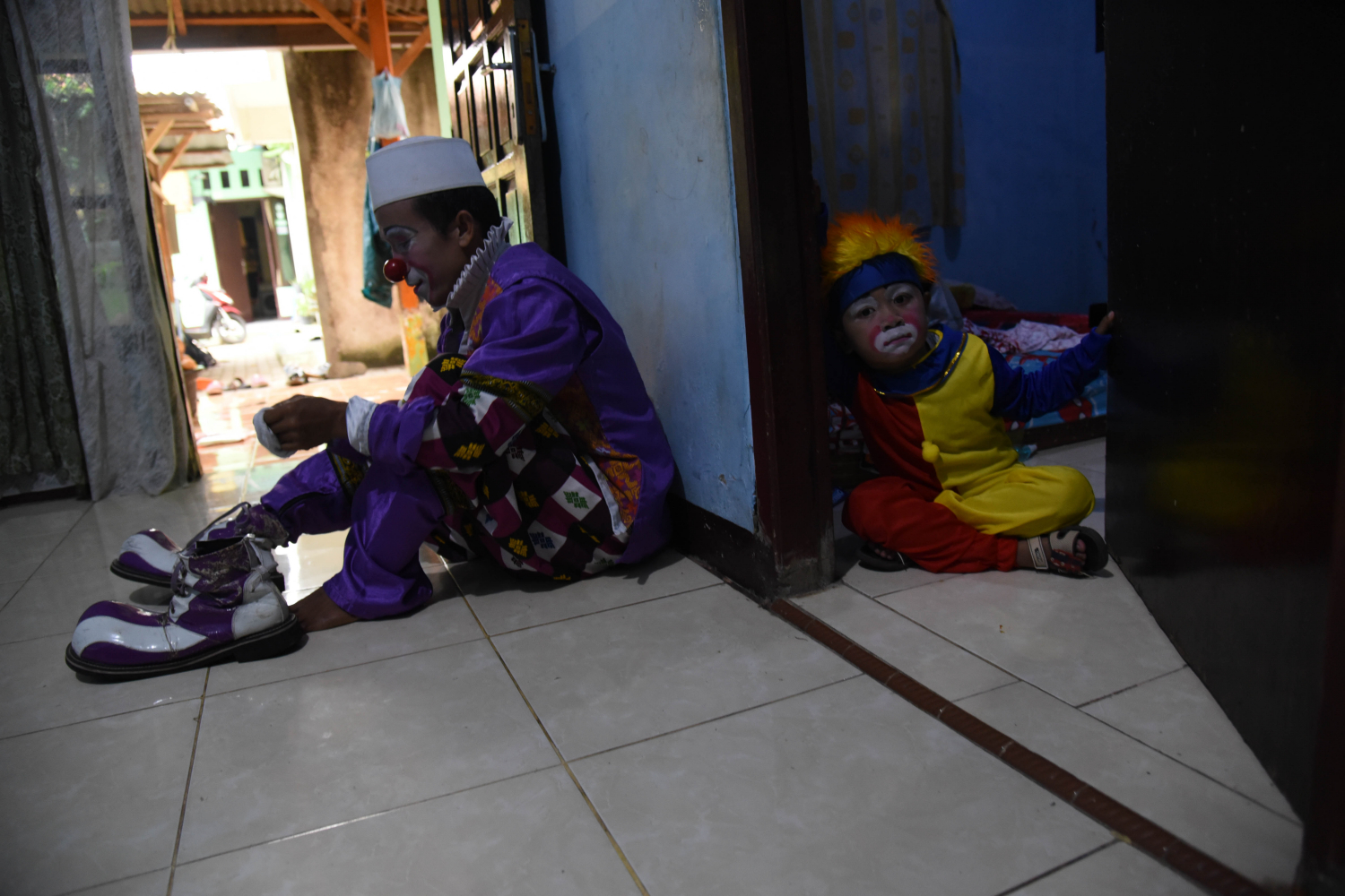 Badut Syariah tak Tersurut oleh Wabah