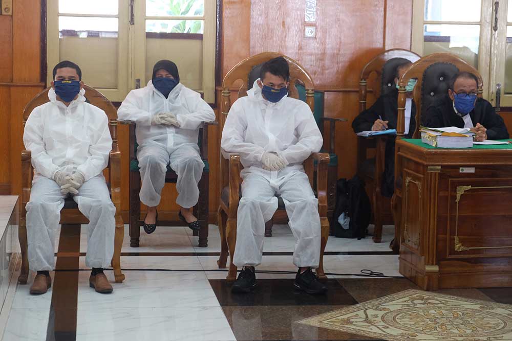 Sidang Pembunuhan Hakim Memakai APD