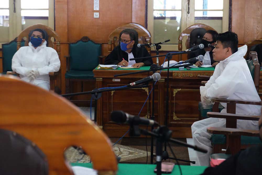 Sidang Pembunuhan Hakim Memakai APD