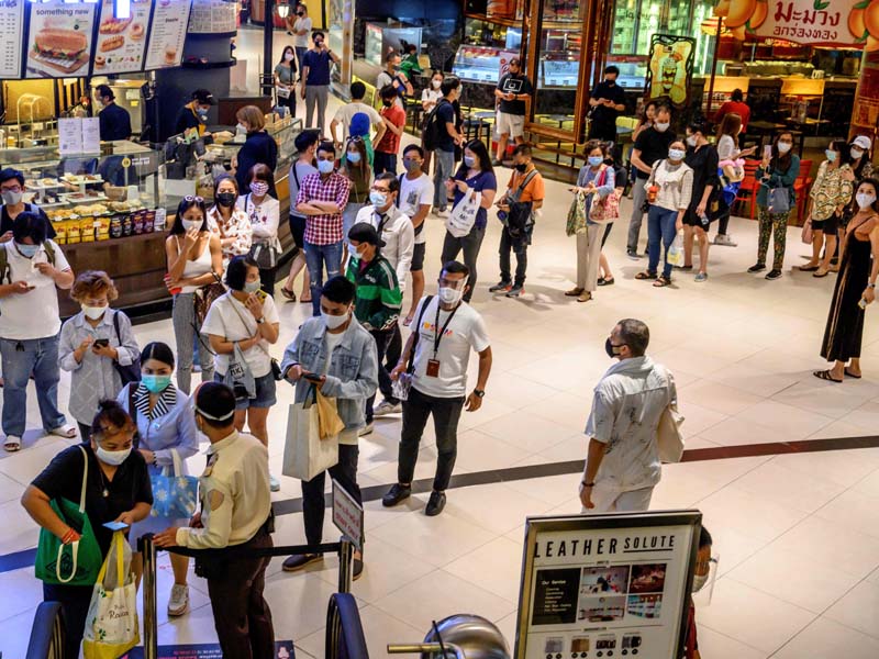 Warga Serbu Mal Yang Baru Dibuka