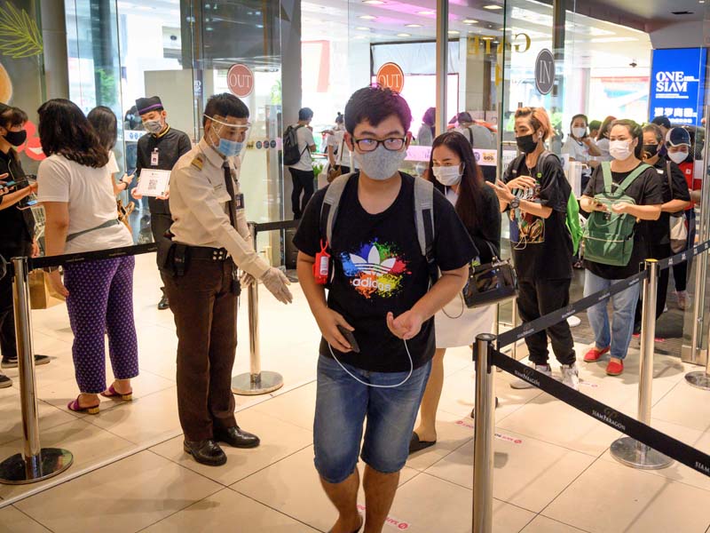 Warga Serbu Mal Yang Baru Dibuka