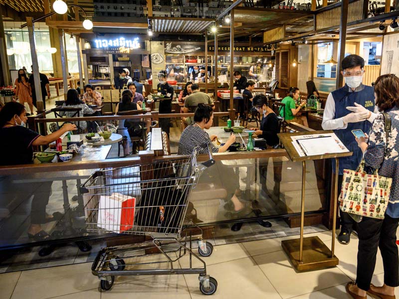 Warga Serbu Mal Yang Baru Dibuka