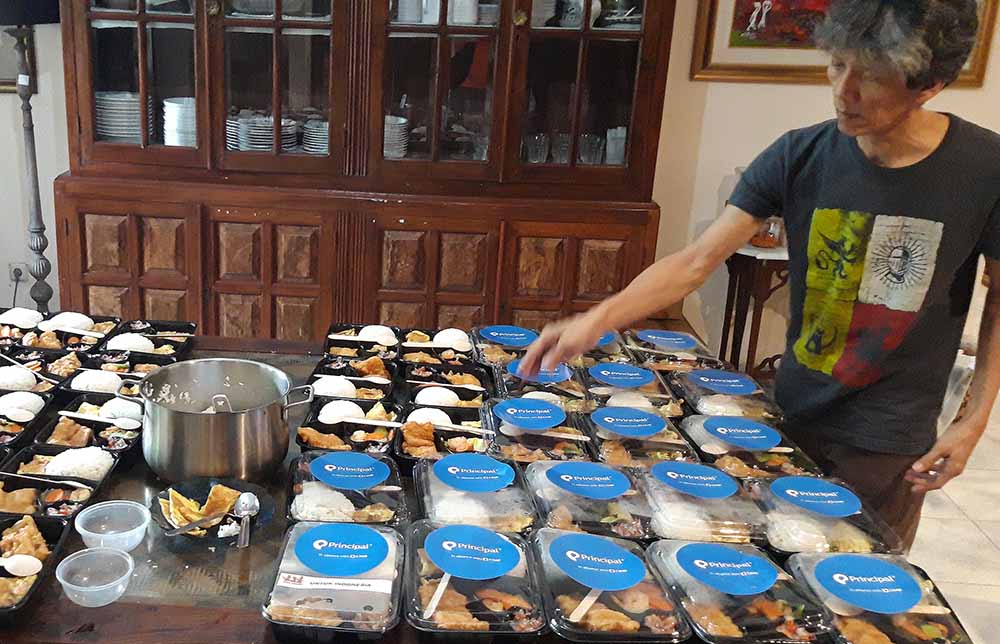 Donasi Paket Makanan Untuk Tenaga Medis