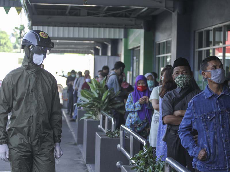 Helm Pendeteksi Suhu Tubuh Saat Rapid Test