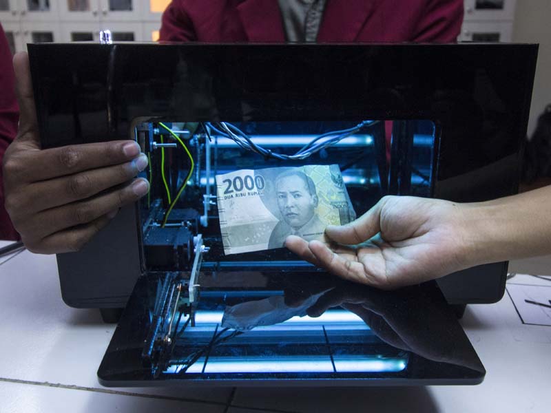  Alat Sterilisasi Uang Otomatis 