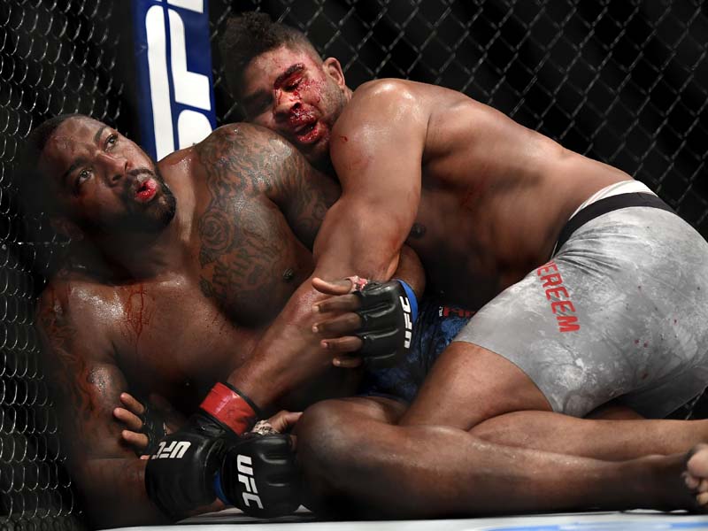 Overeem Menang TKO Atas Harris 