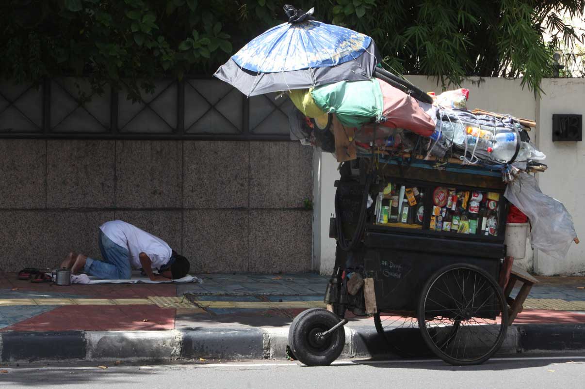 Ibadah di Tepi Jalan
