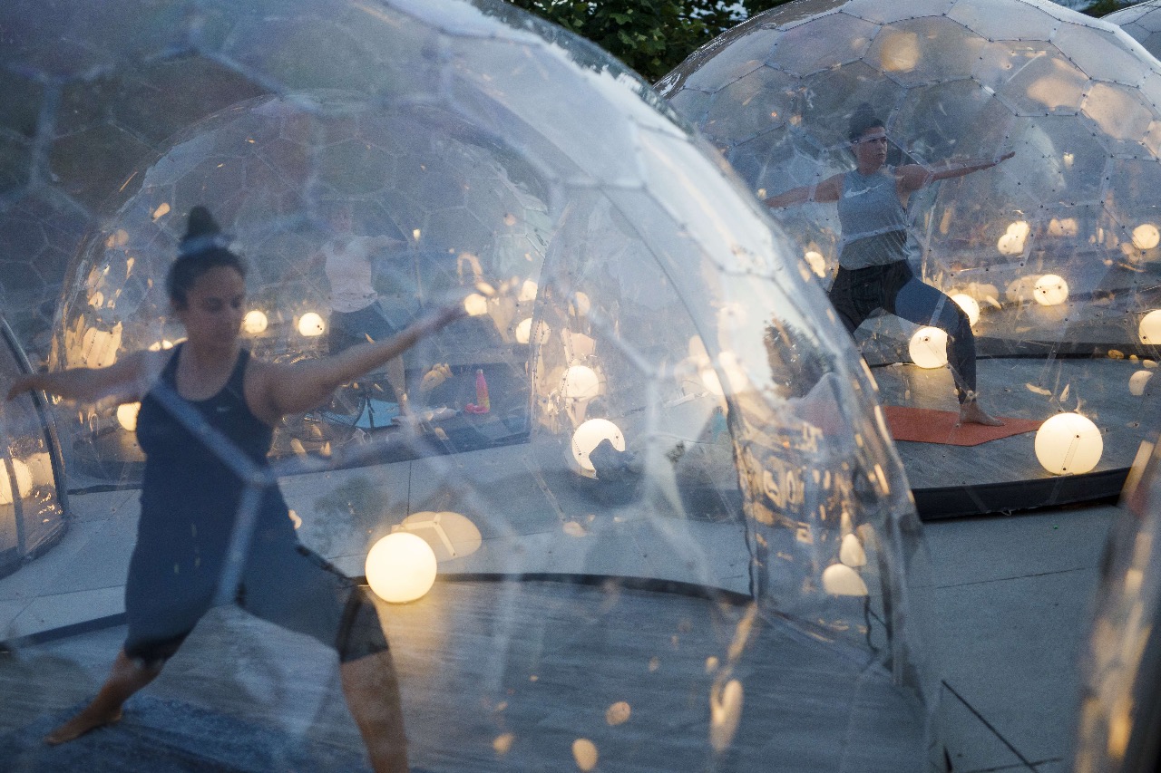 Kelas Yoga Luar Ruang