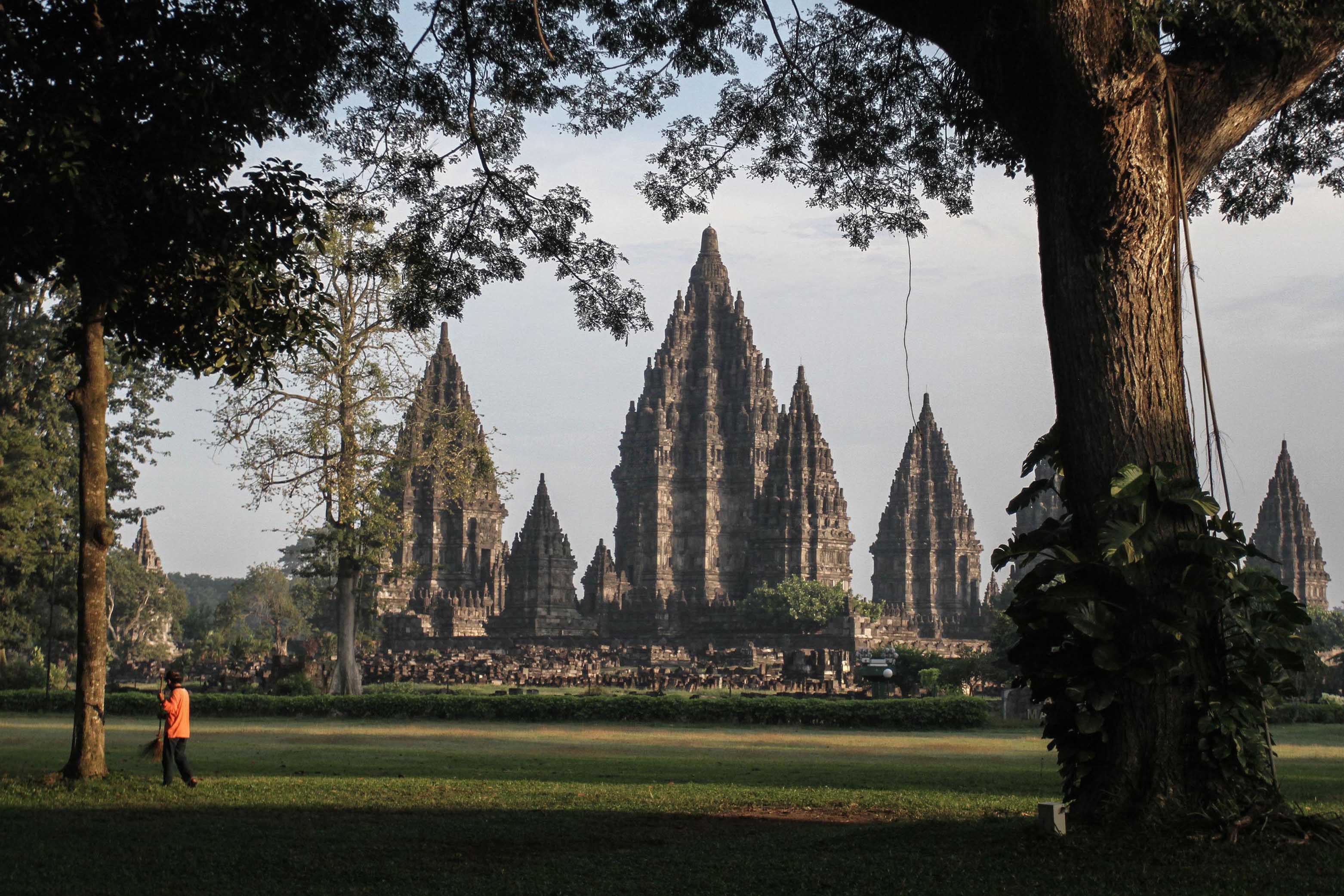Percobaan Pembukaan Candi Prambanan
