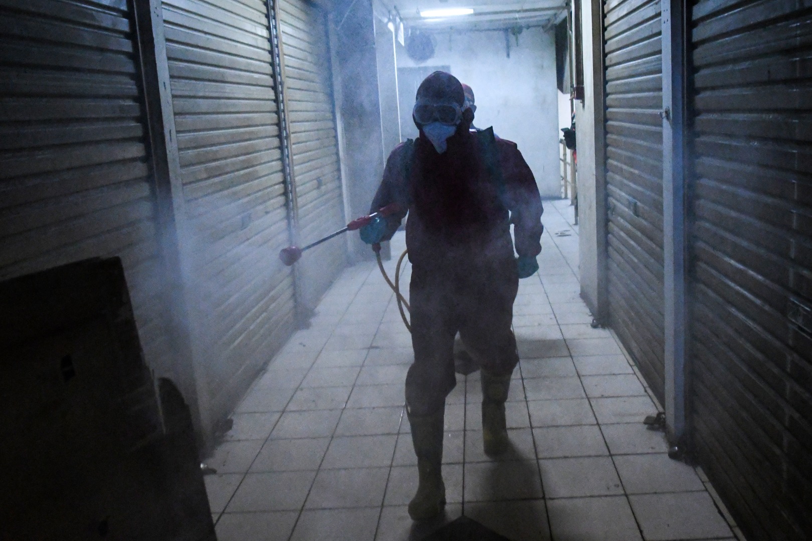 Penyemprotan Disinfektan di Pasar Tanah Abang