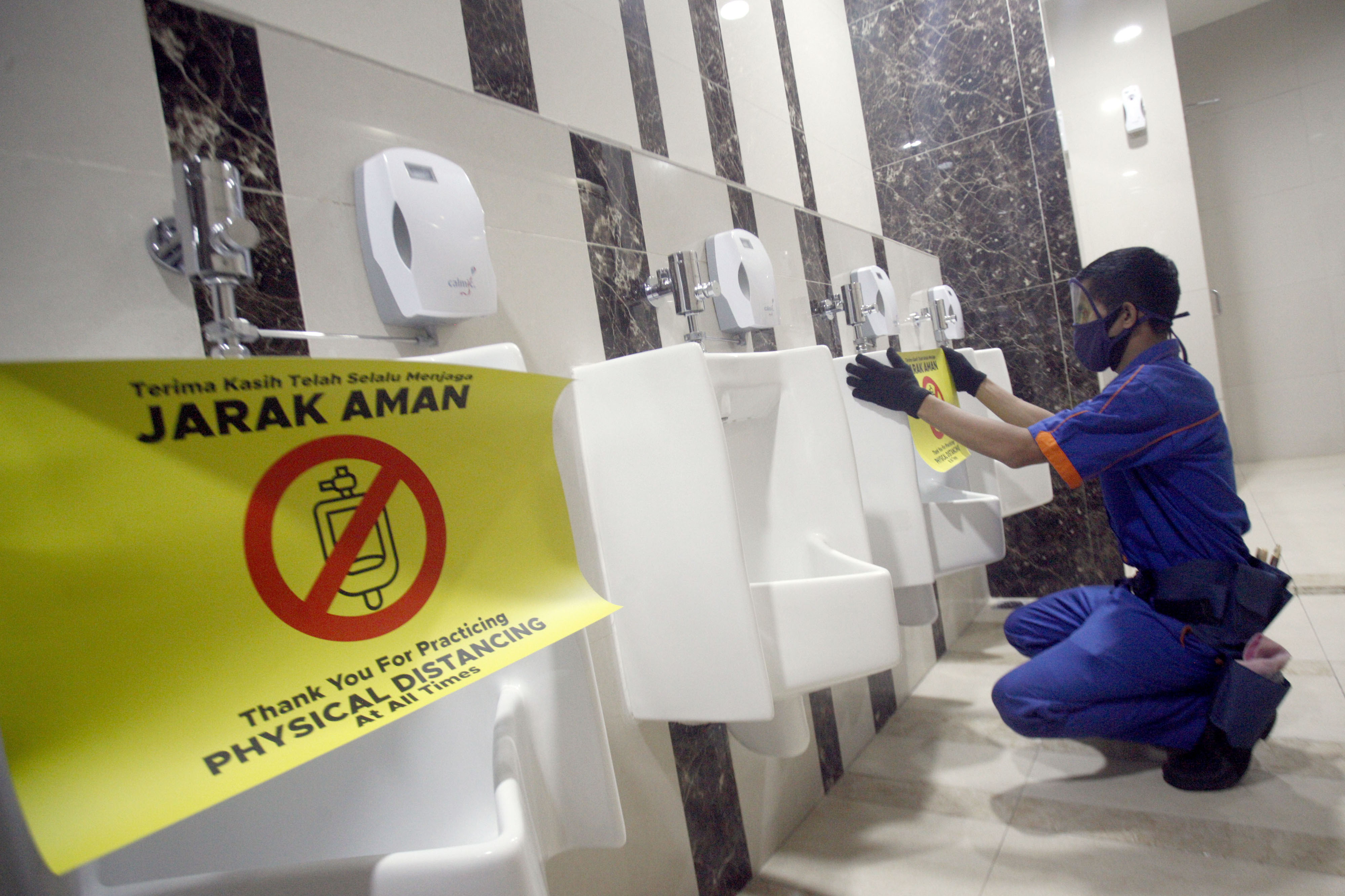 Persiapan Pembukaan Pusat Perbelanjaan di Bogor