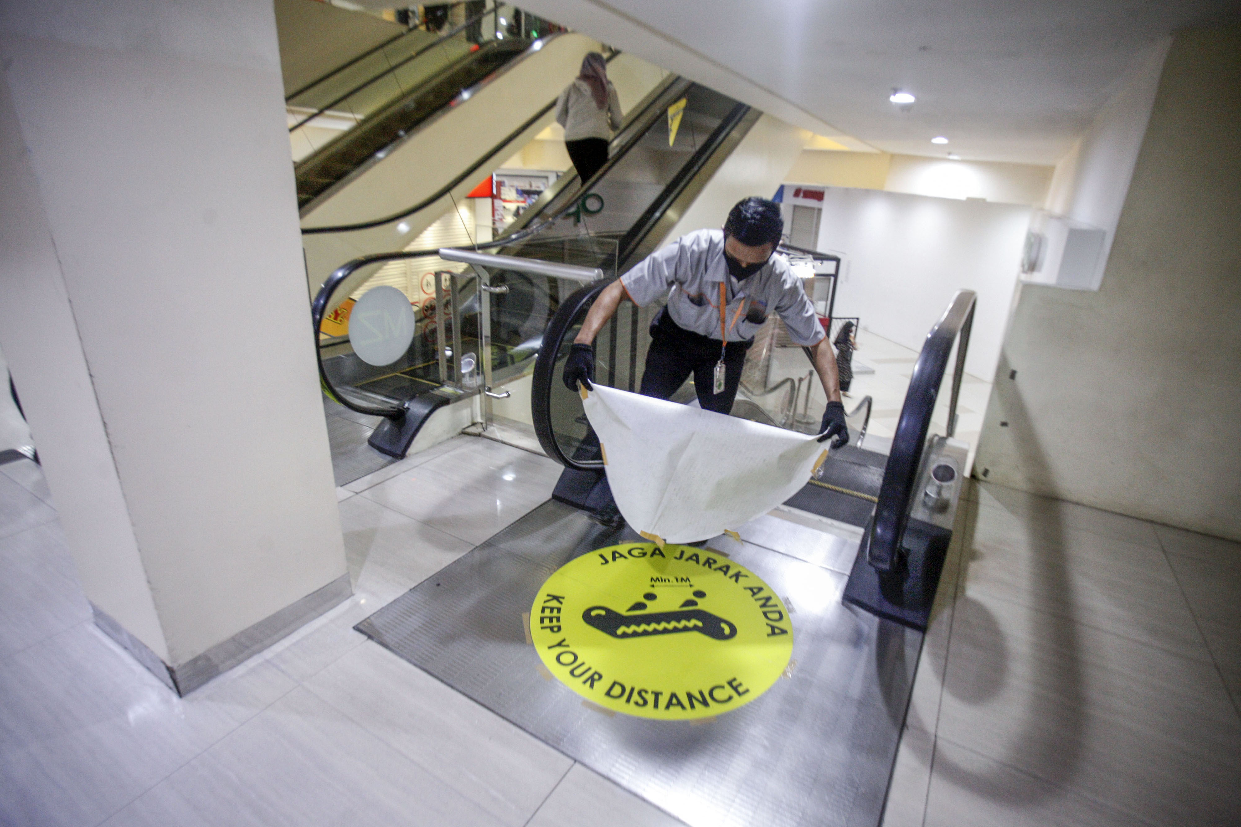 Persiapan Pembukaan Pusat Perbelanjaan di Bogor