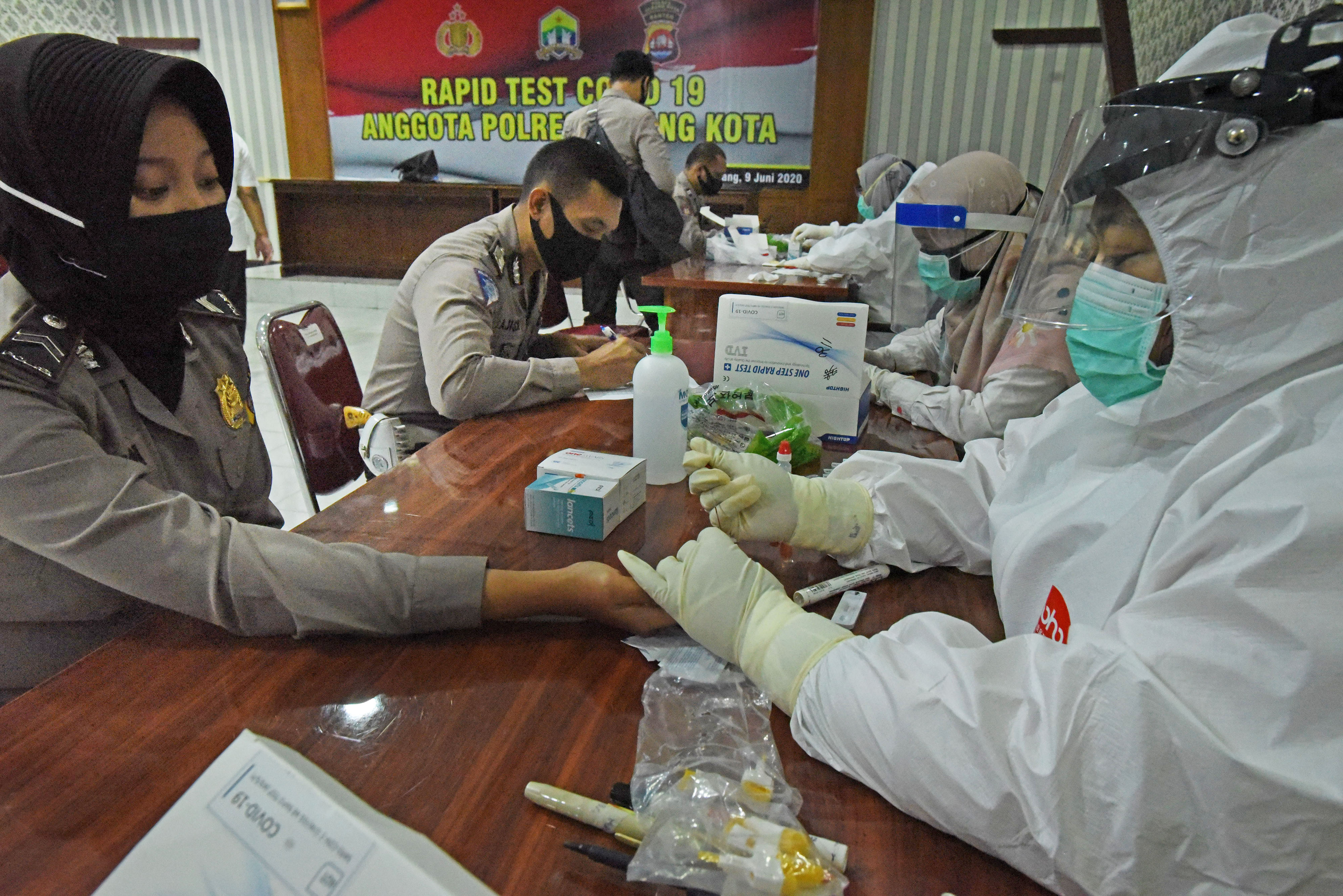 Rapid Test untuk Anggota Polisi di Banten