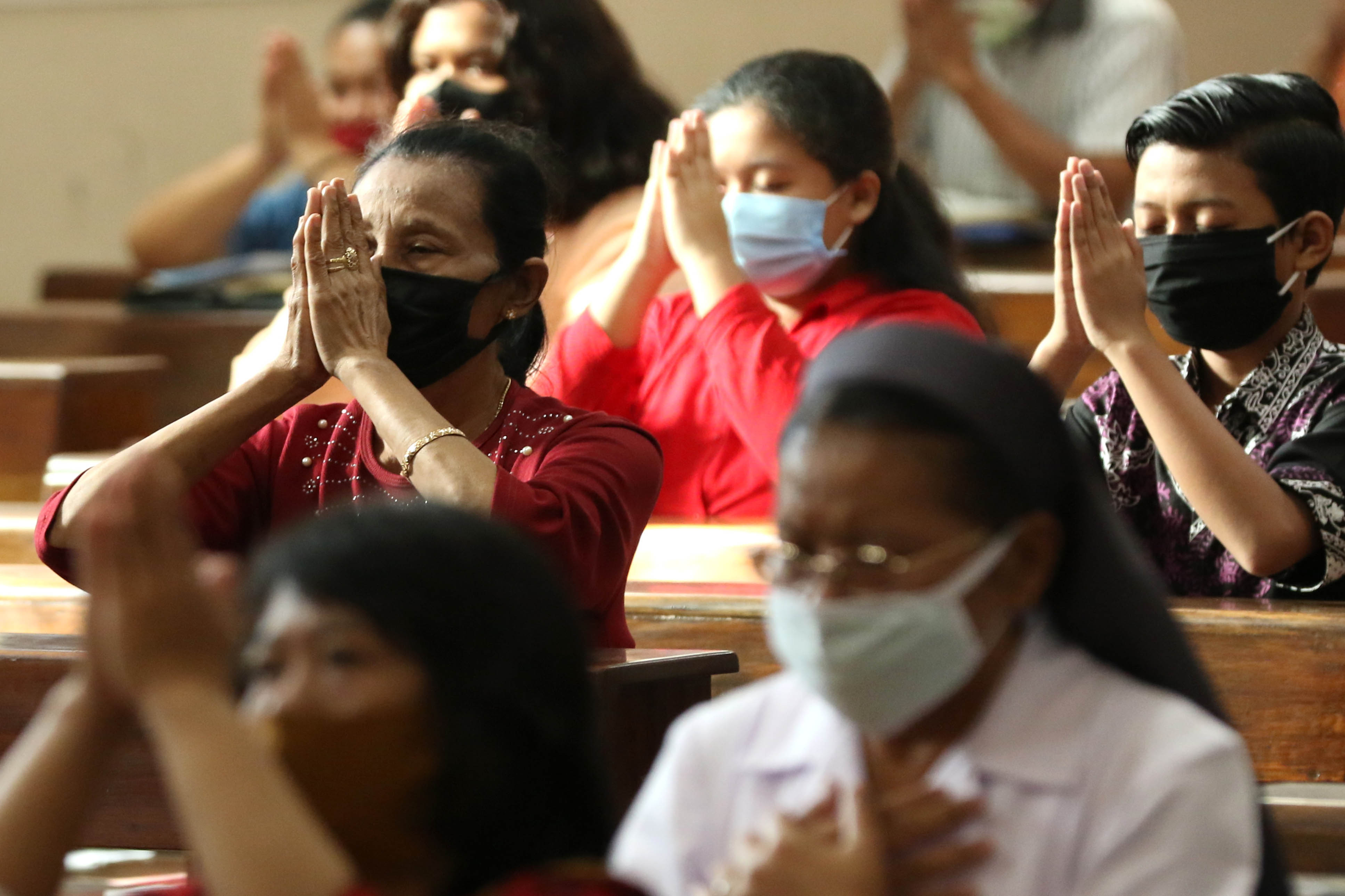Umat Katolik Kembali Beribadah di Gereja