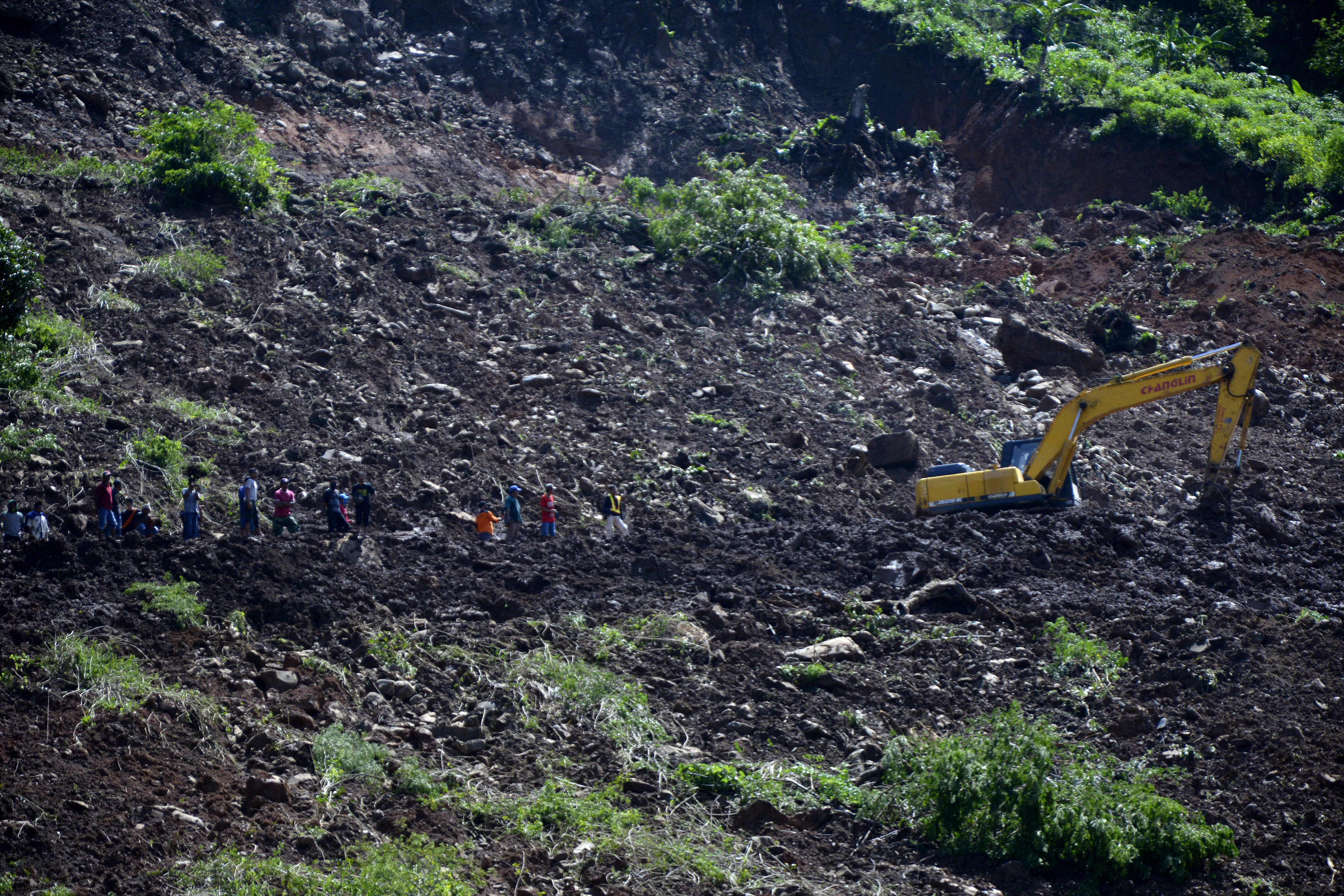 Evakuasi Korban Tanah Longsor