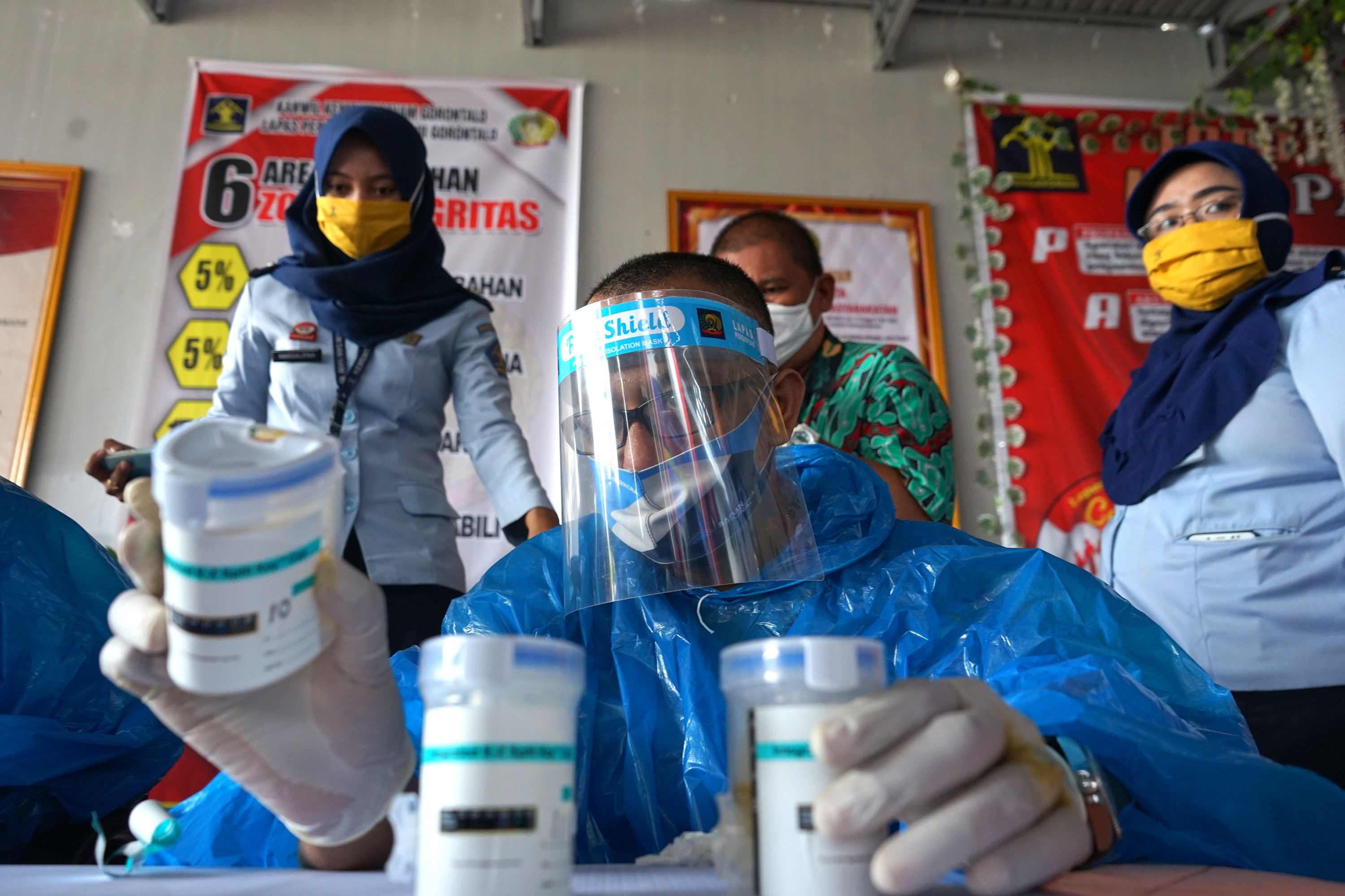 Tes Urine Petugas Lapas Perempuan