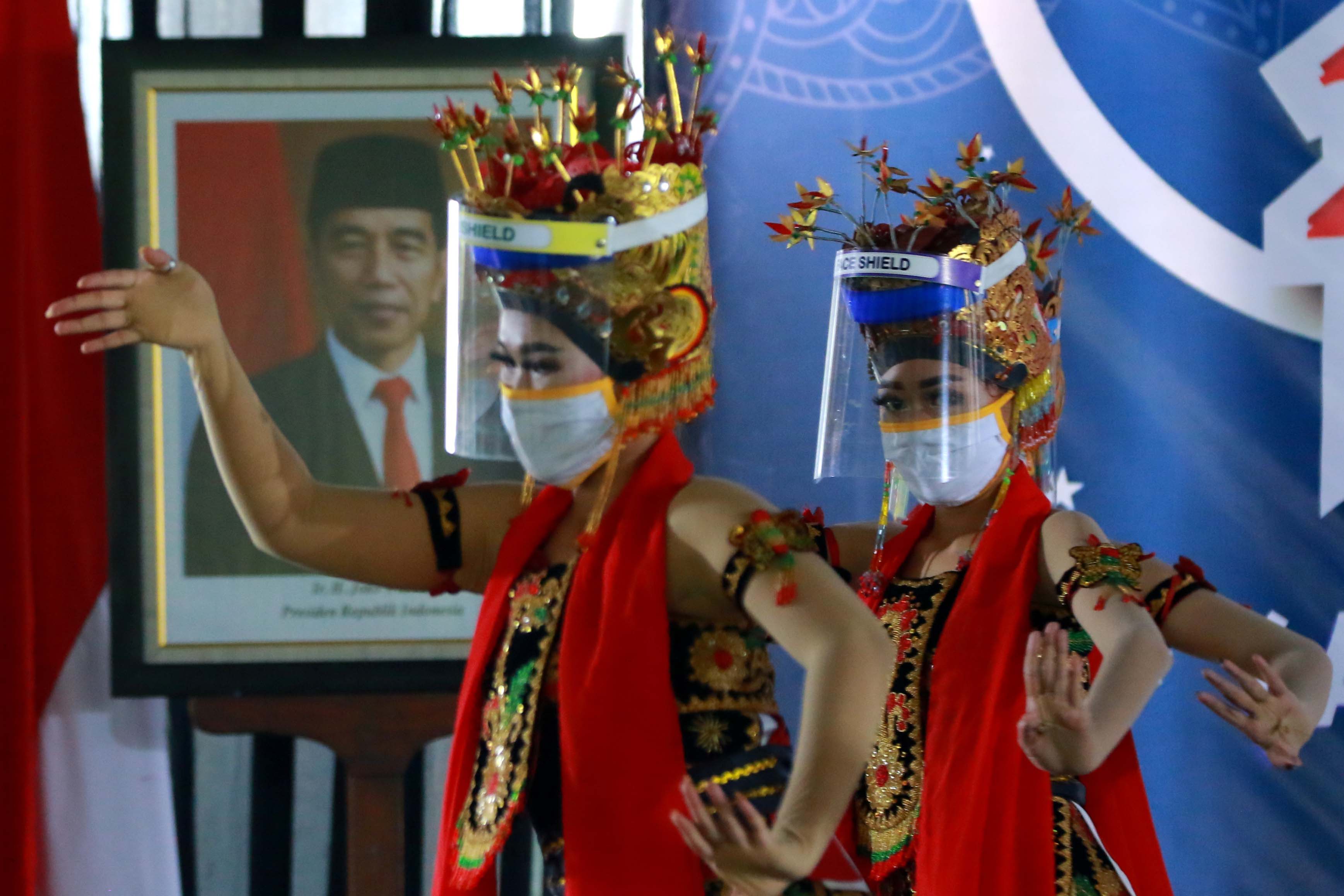 Adaptasi Pertunjukan Penari Gandrung