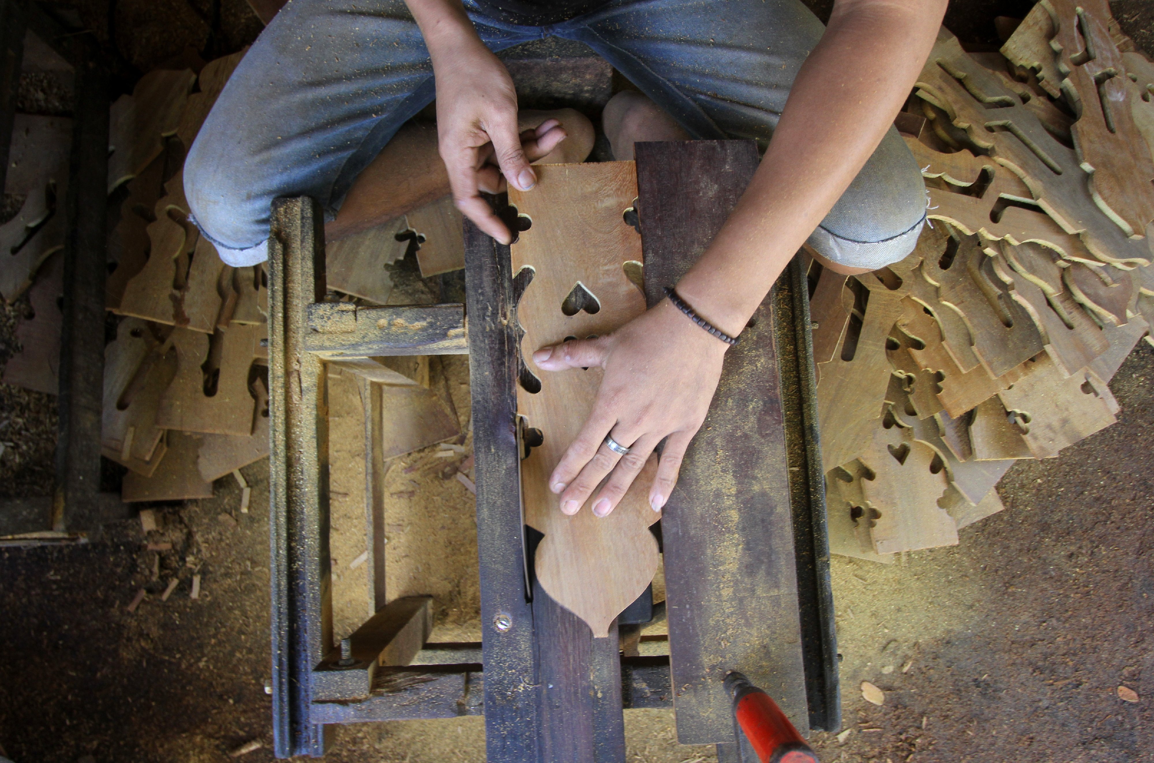 Kerajinan Ukiran Kayu Ulin