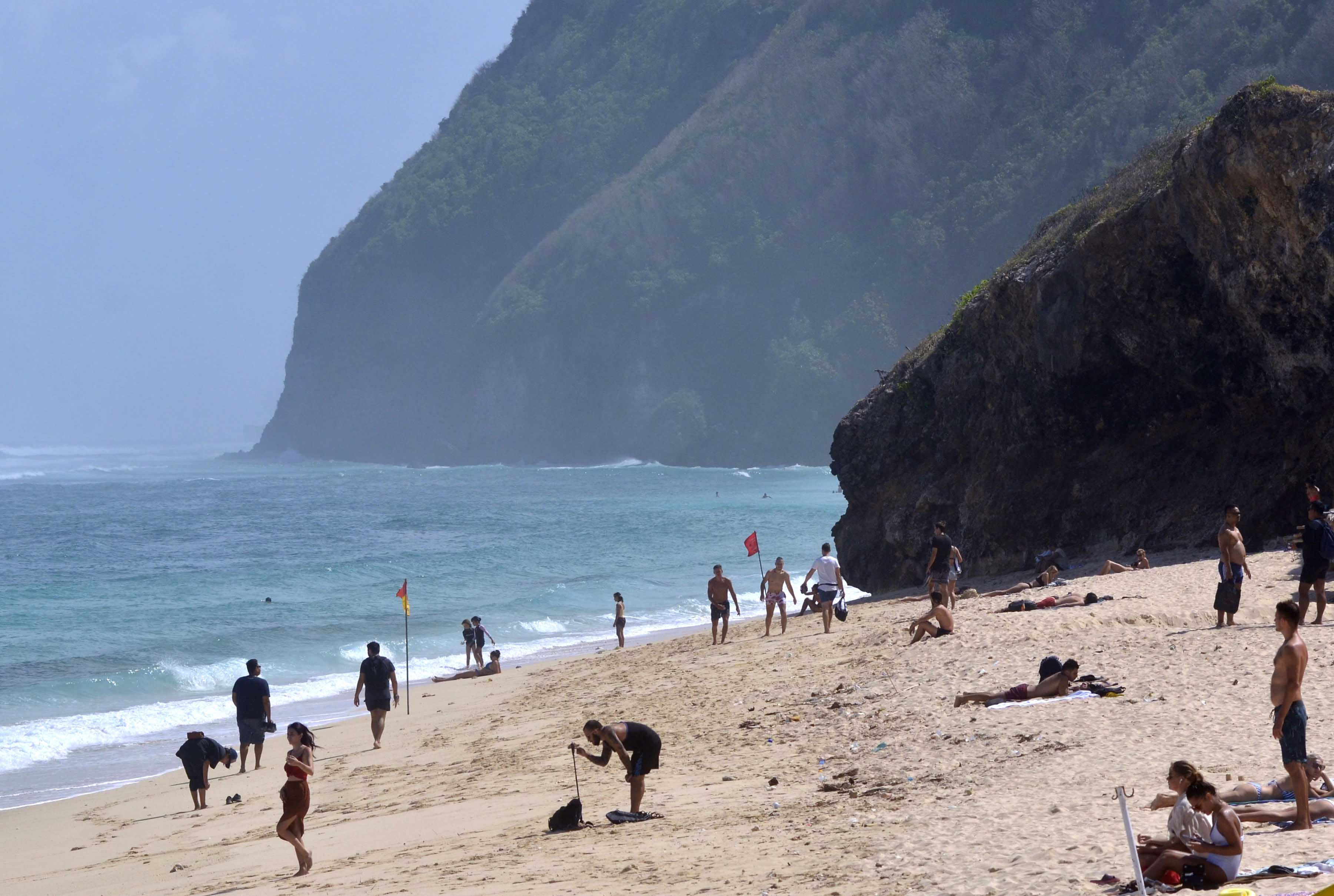 Pantai Melasti Bali Mulai Dibuka untuk Wisatawan