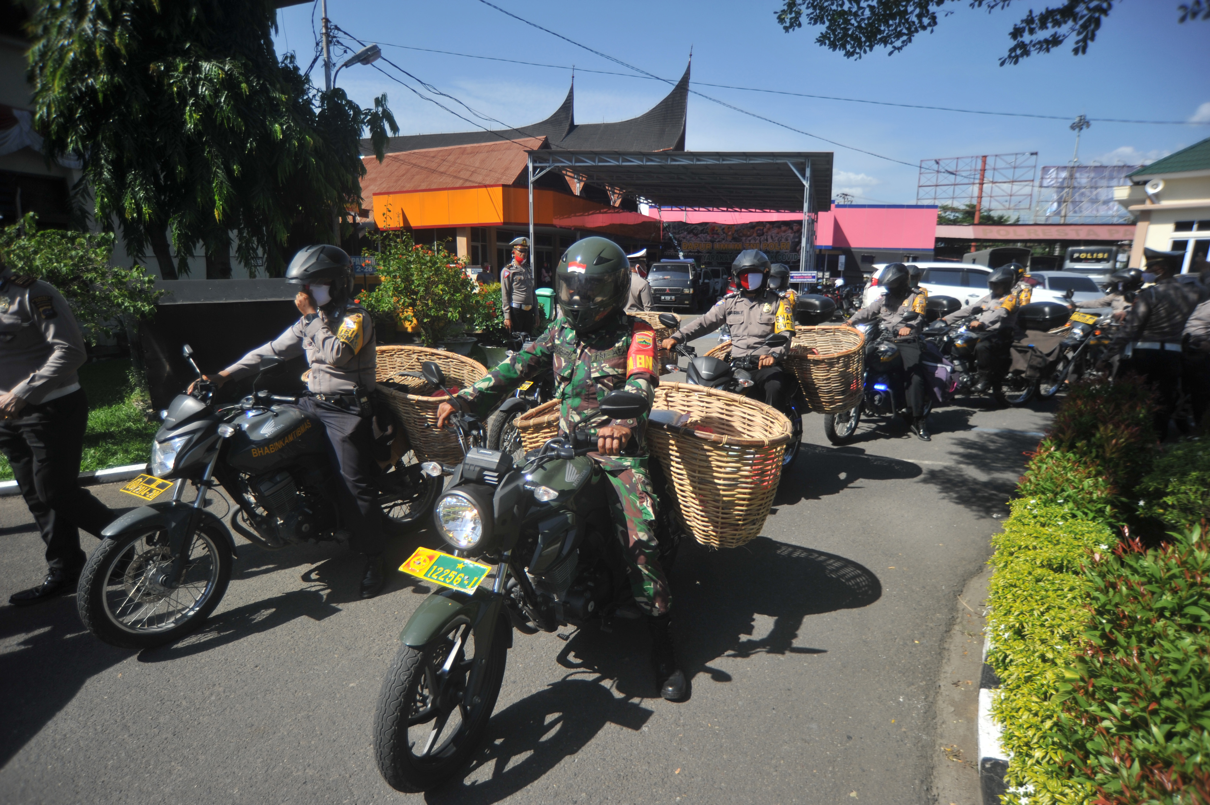 HUT Bhayangkara, Polisi Bagikan Beras