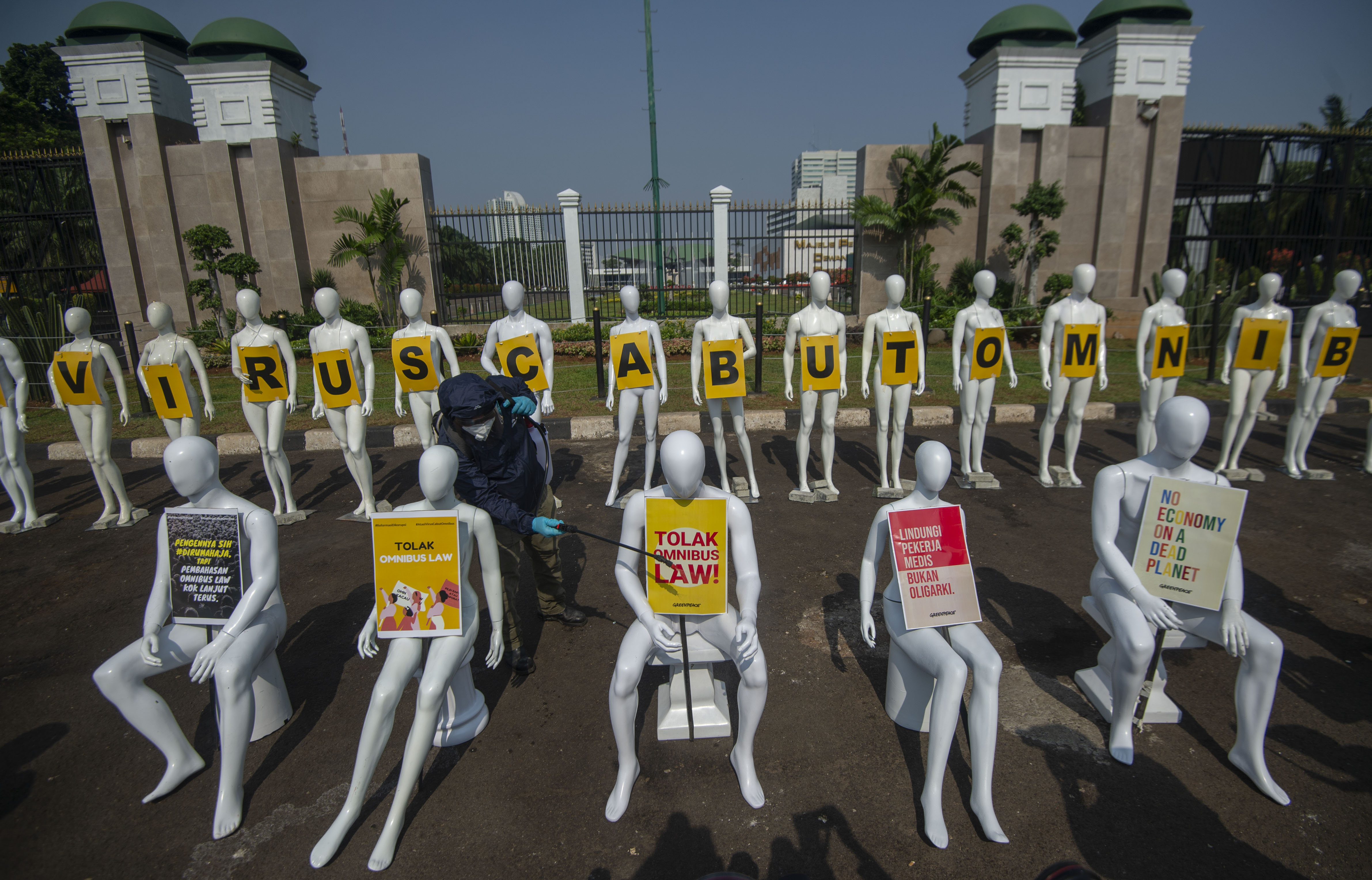 Unjuk Rasa Tolak RUU Cipta Kerja