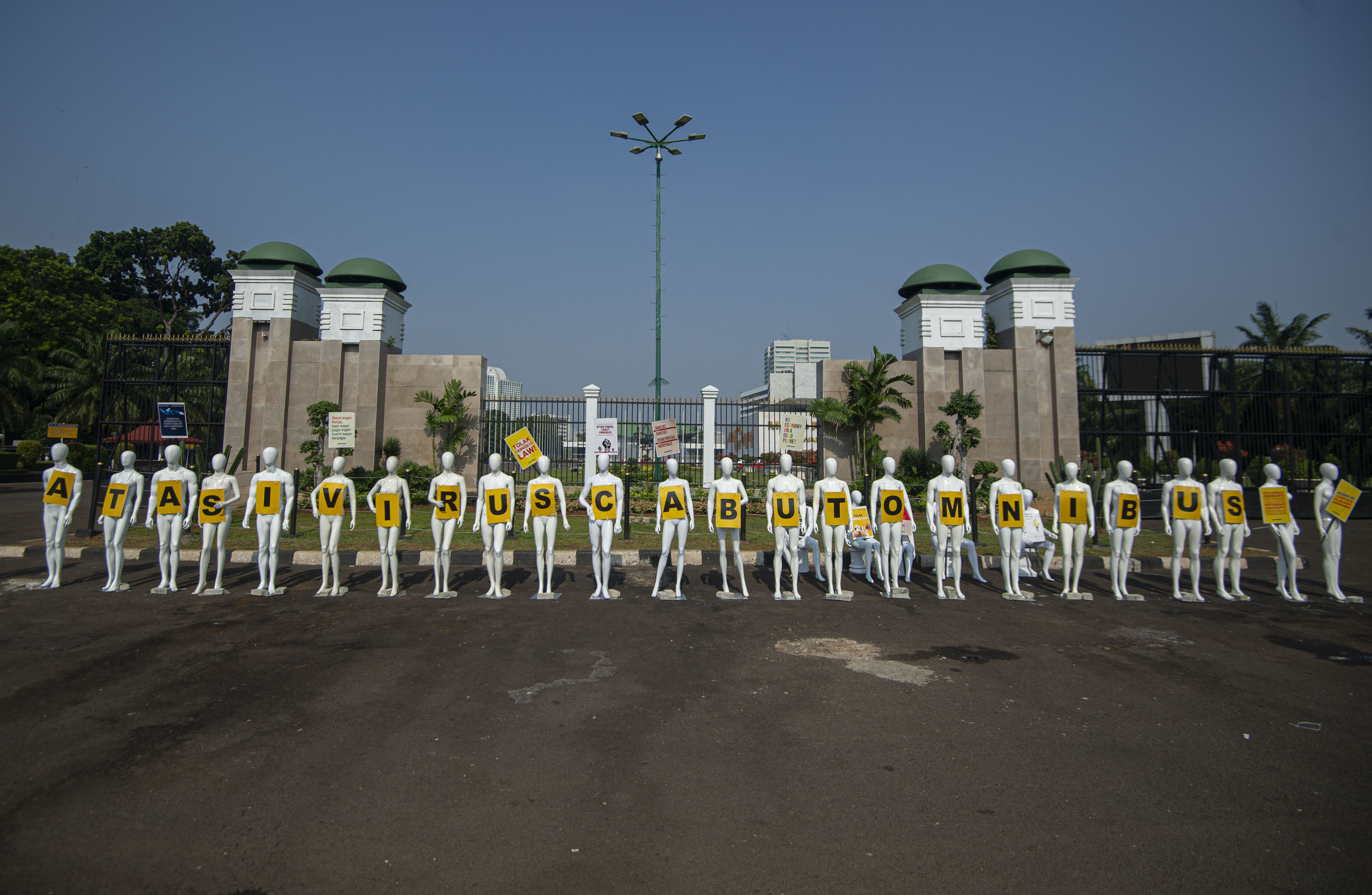 Unjuk Rasa Tolak RUU Cipta Kerja