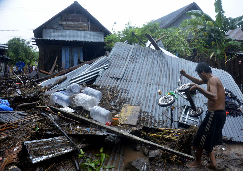 Banjir Bandang Terjang Puluhan Rumah di Bantaeng  