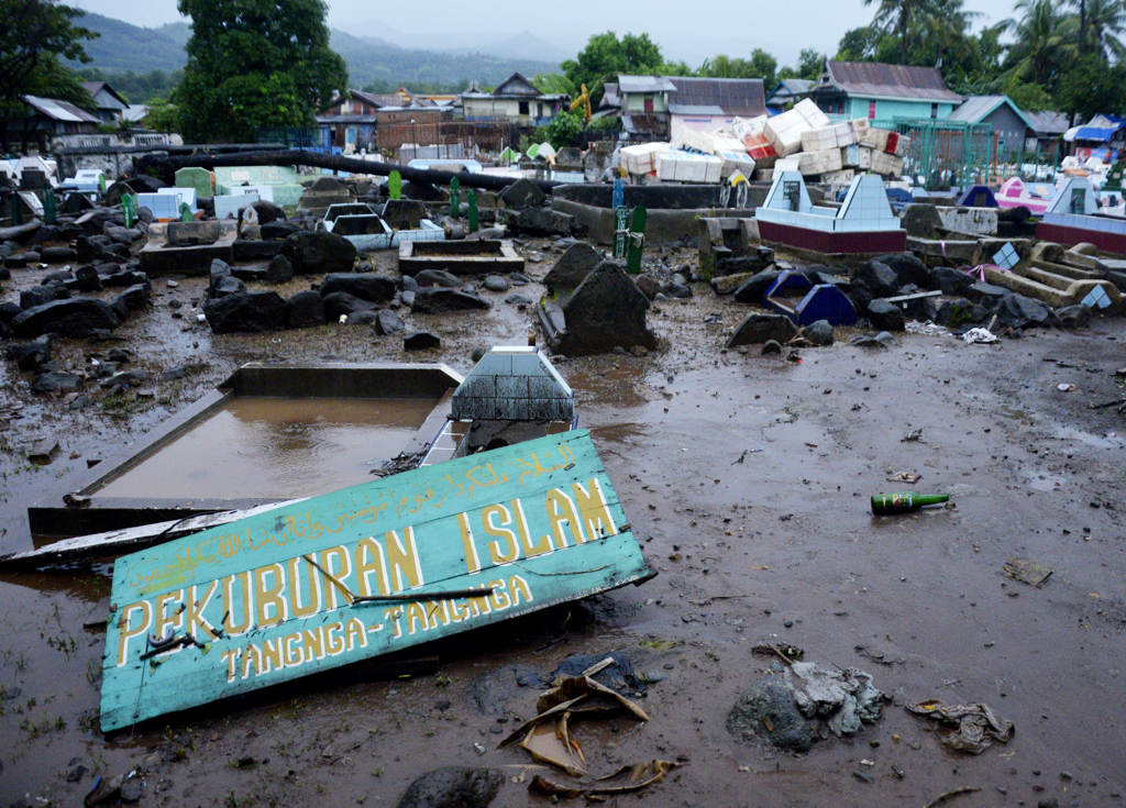Banjir Bandang Terjang Puluhan Rumah di Bantaeng  