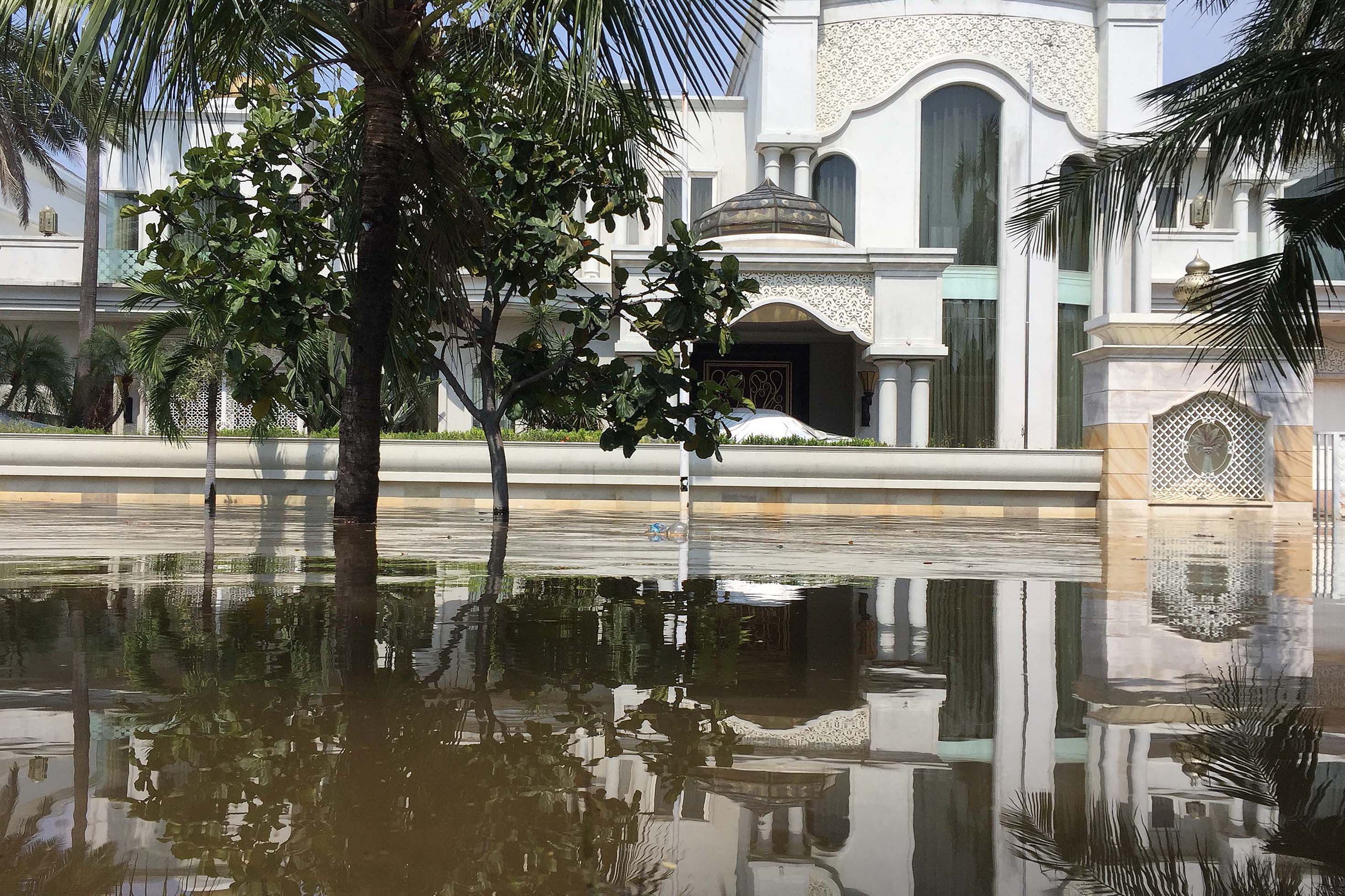 ROB Rendam Pantai Mutiara