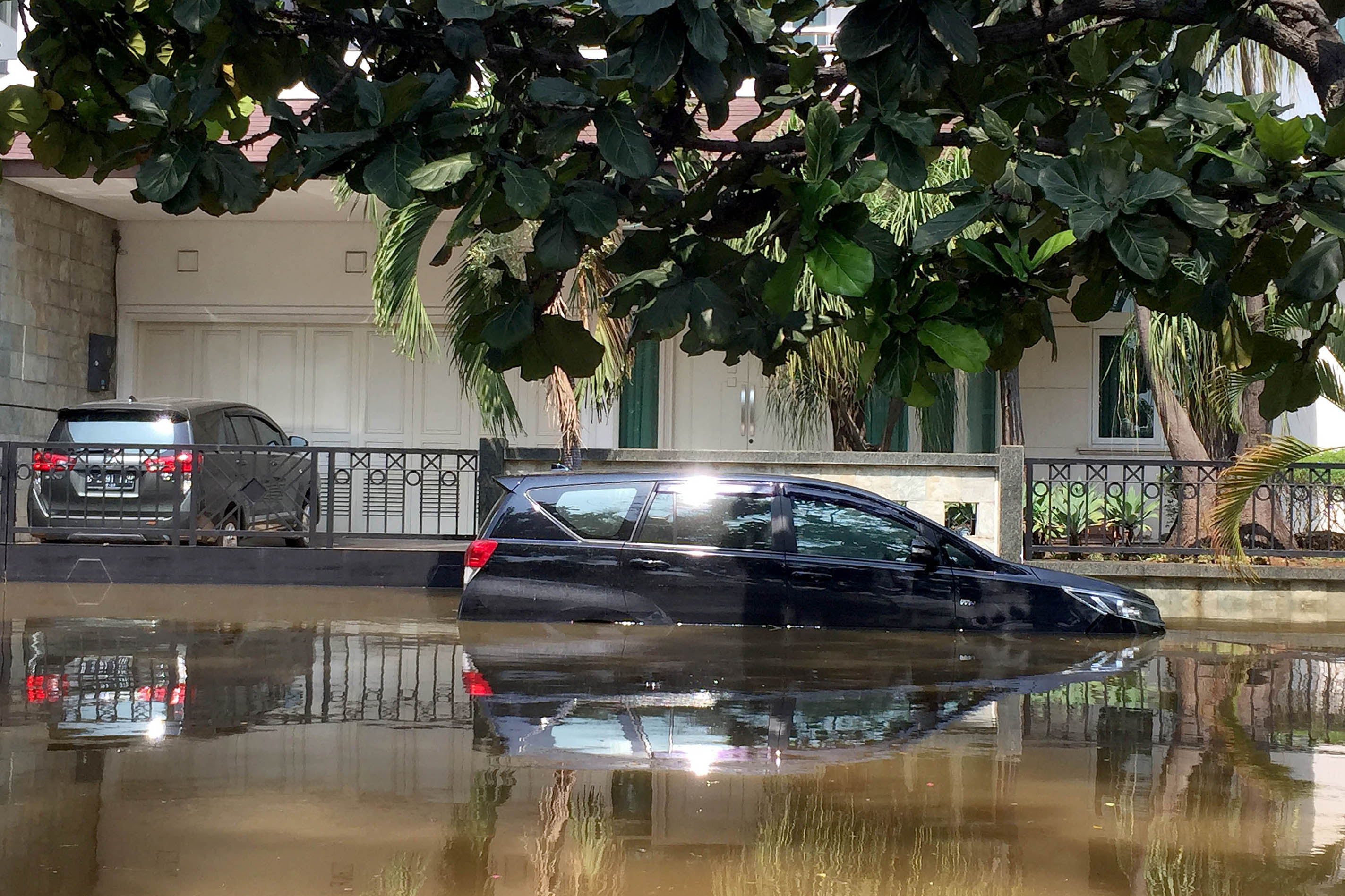 ROB Rendam Pantai Mutiara