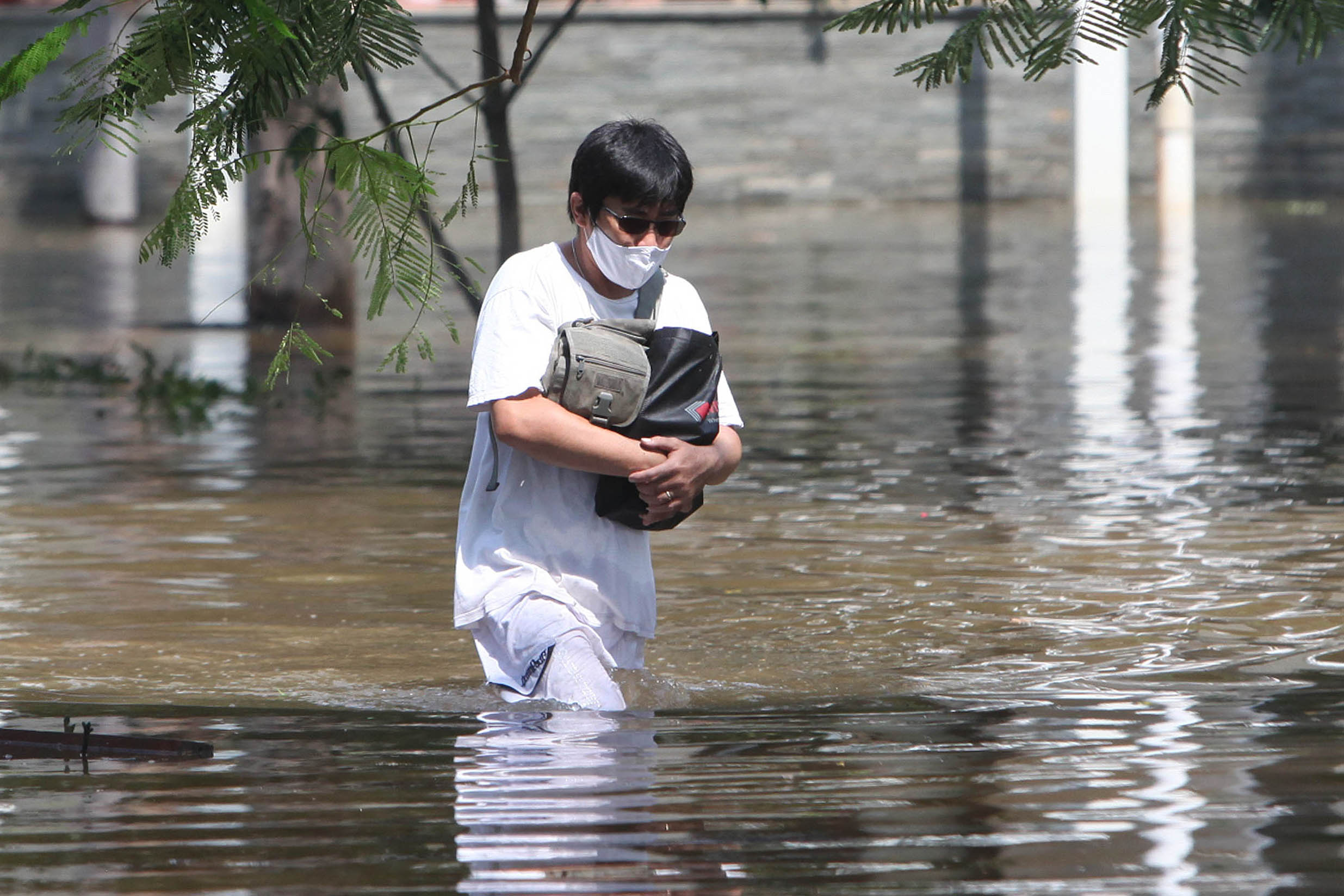 ROB Rendam Pantai Mutiara