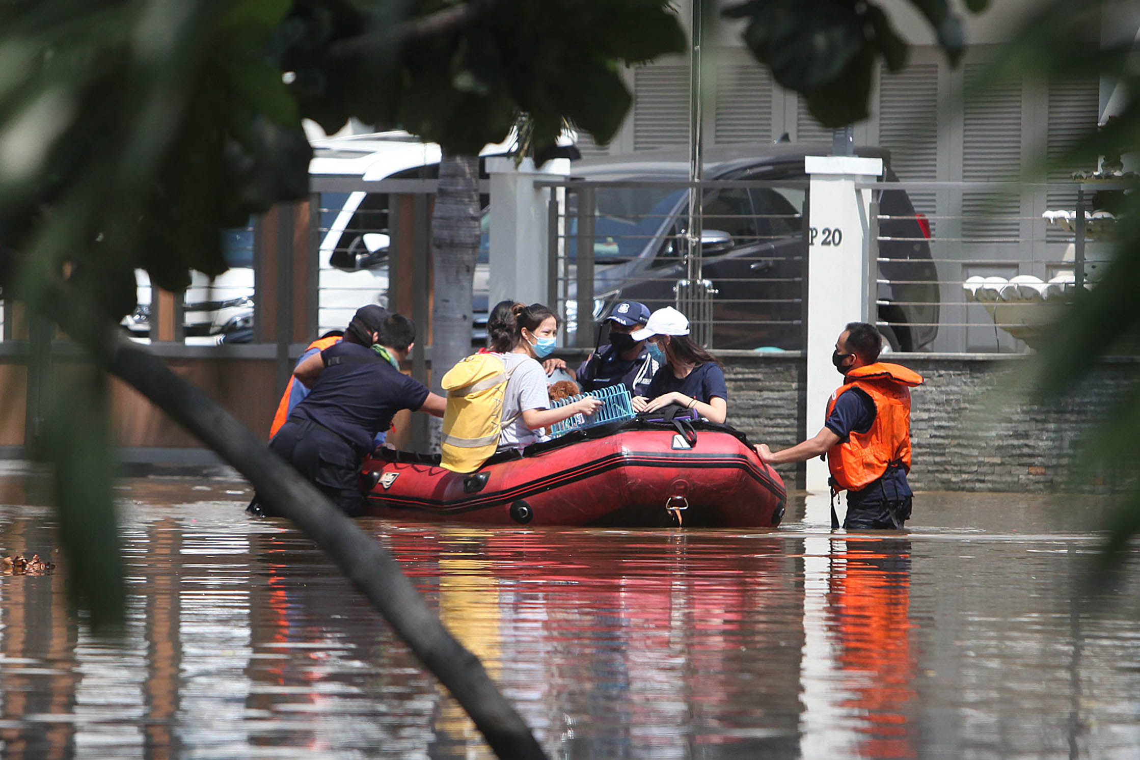 ROB Rendam Pantai Mutiara