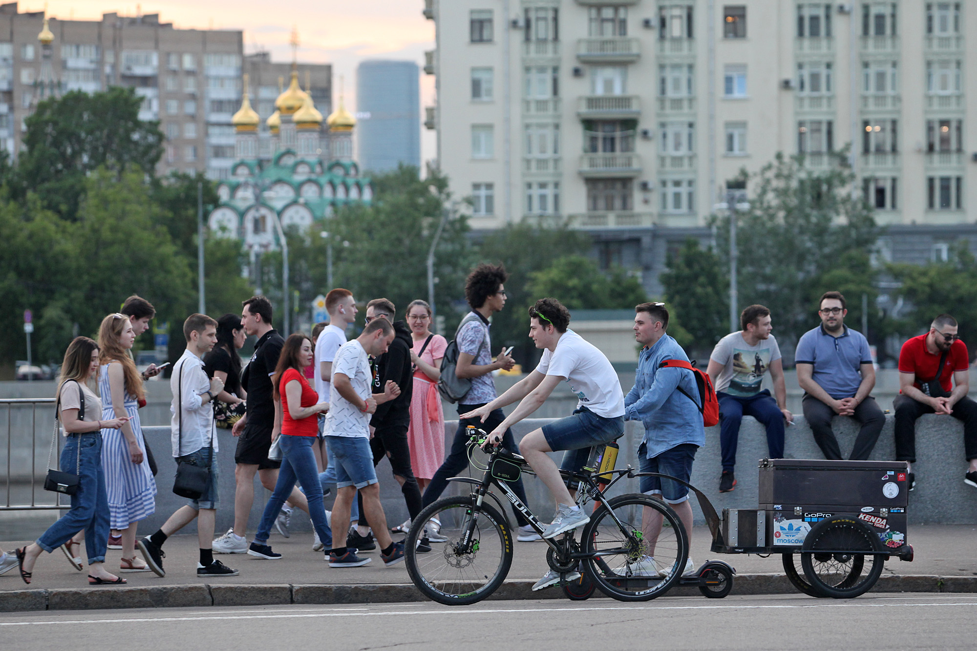 Warga Moskow Berhamburan Pasca Pencabutan Swakarantina