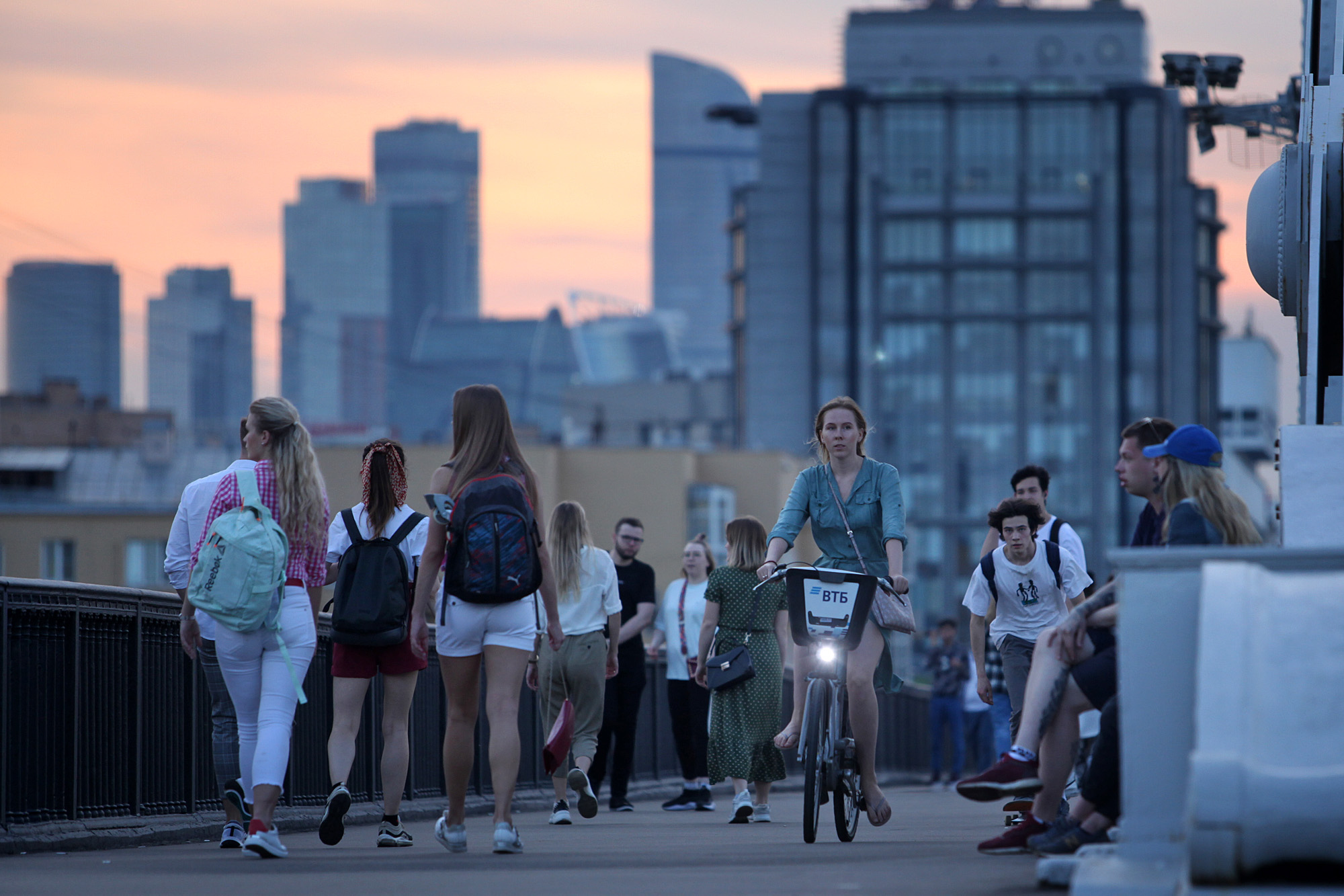 Warga Moskow Berhamburan Pasca Pencabutan Swakarantina
