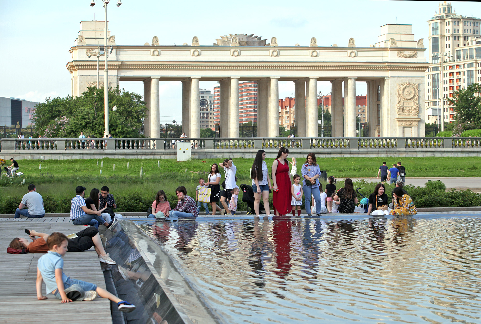 Warga Moskow Berhamburan Pasca Pencabutan Swakarantina