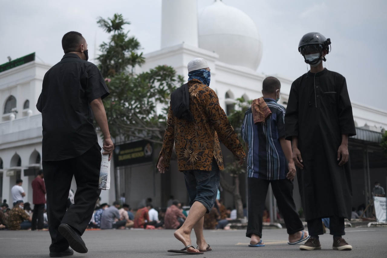 Helm Pemindai Suhu Tubuh