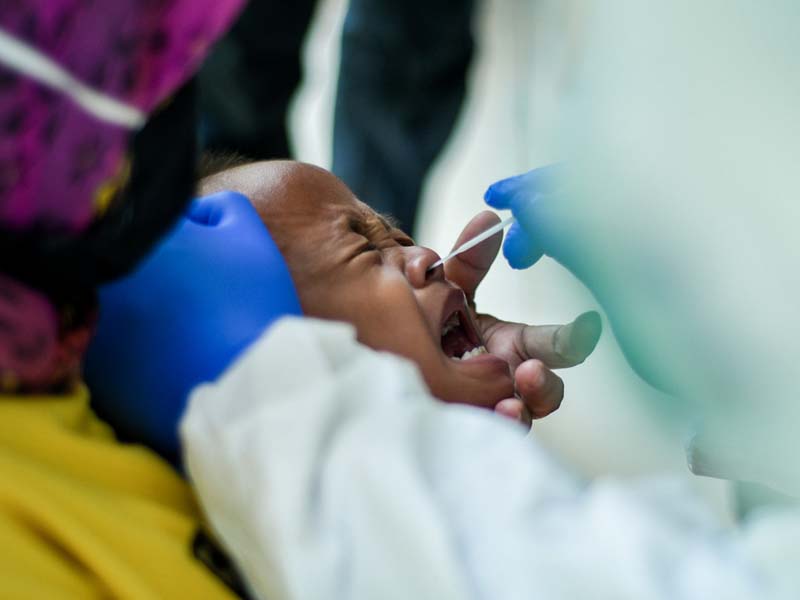 Swab Test Untuk Ibu Hamil dan Anak
