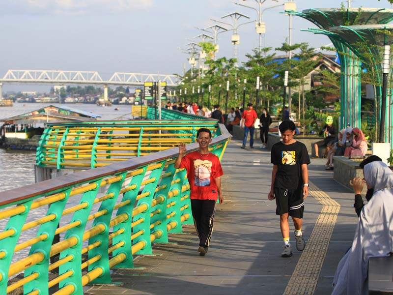 Waterfront City Sungai Kapuas Dibuka Kembali