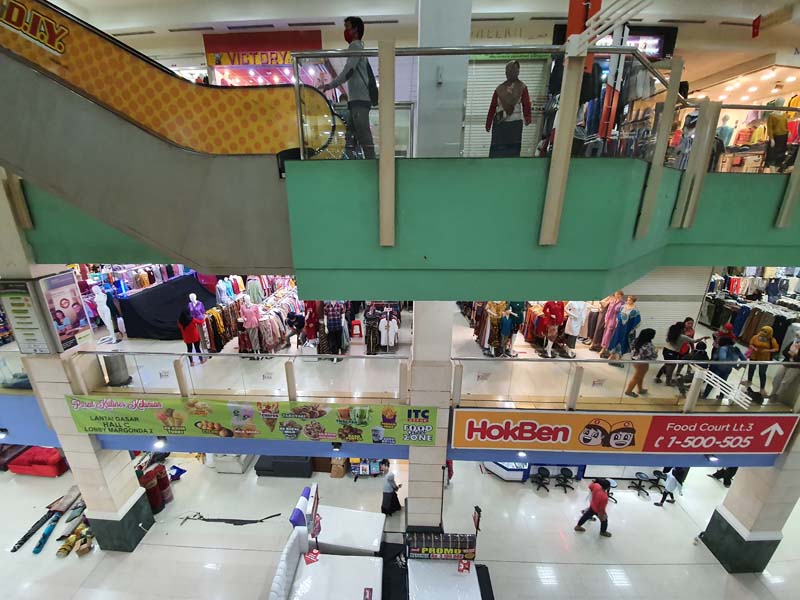 Pusat Perbelanjaan Mulai Menggeliat