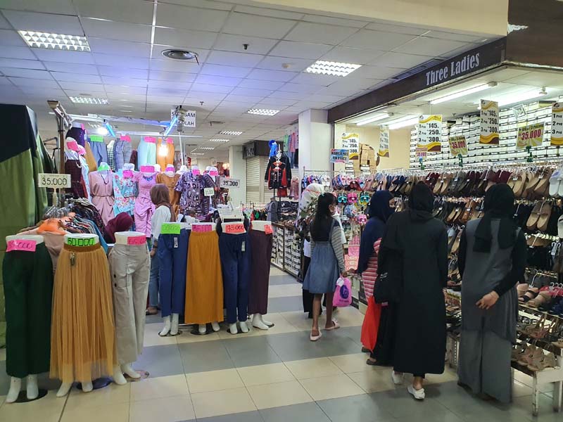 Pusat Perbelanjaan Mulai Menggeliat