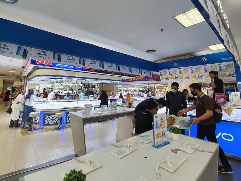 Pusat Perbelanjaan Mulai Menggeliat