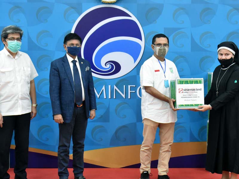 Sinarmas Land Berbagi  Bahan Pangan Kepada Mahasiswa Perantau