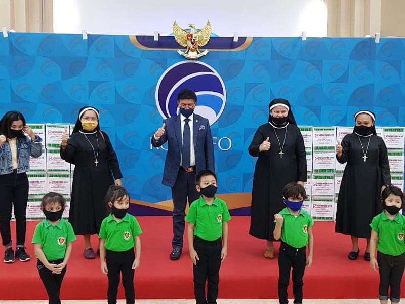 Sinarmas Land Berbagi  Bahan Pangan Kepada Mahasiswa Perantau