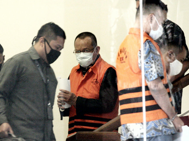 Tersangka Nurhadi dan Menantunya Diperlihatkan KPK 