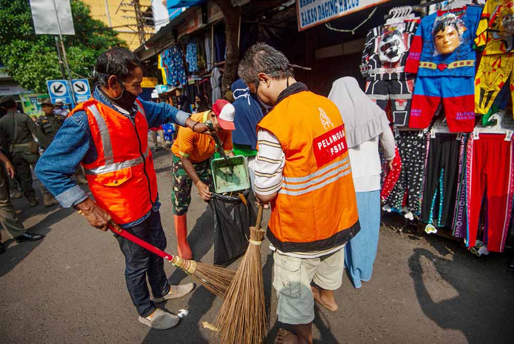 Sanksi Pelanggar PSBB di Pasar Jatinegara